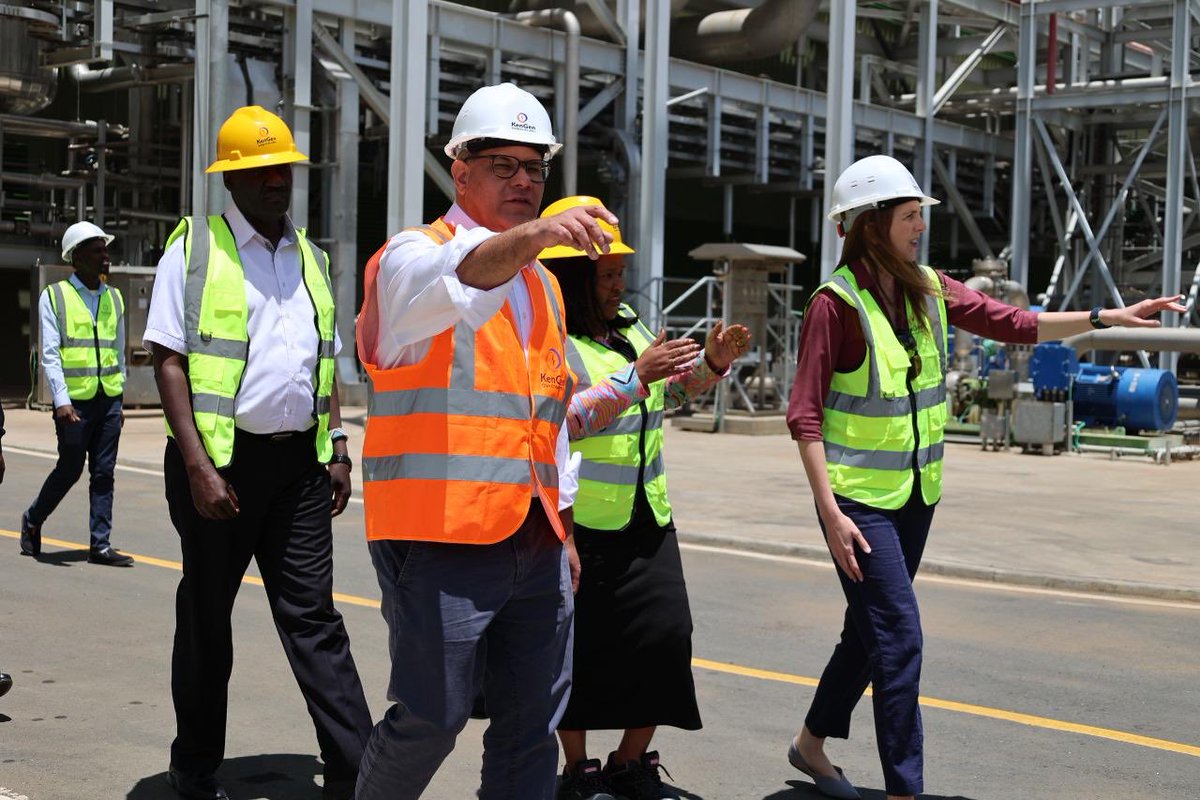 AlokSharma_RDG's tweet photo. Delighted to meet with @KenGenKenya CEO &amp; Cabinet nominee @rebecca_miano at the spectacular Olkaria Geothermal complex 🇰🇪 🇬🇧 

This clean and reliable power source represents a third of Kenya’s current electricity generation &amp; has the potential to power many millions more homes https://t.co/XT6NIgUAC8