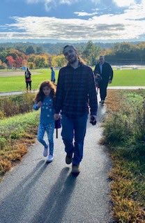 My walking buddy for the walk to School day! ⁦<a href="/newsearles1/">New Searles Elementary</a>⁩ #OneNashua