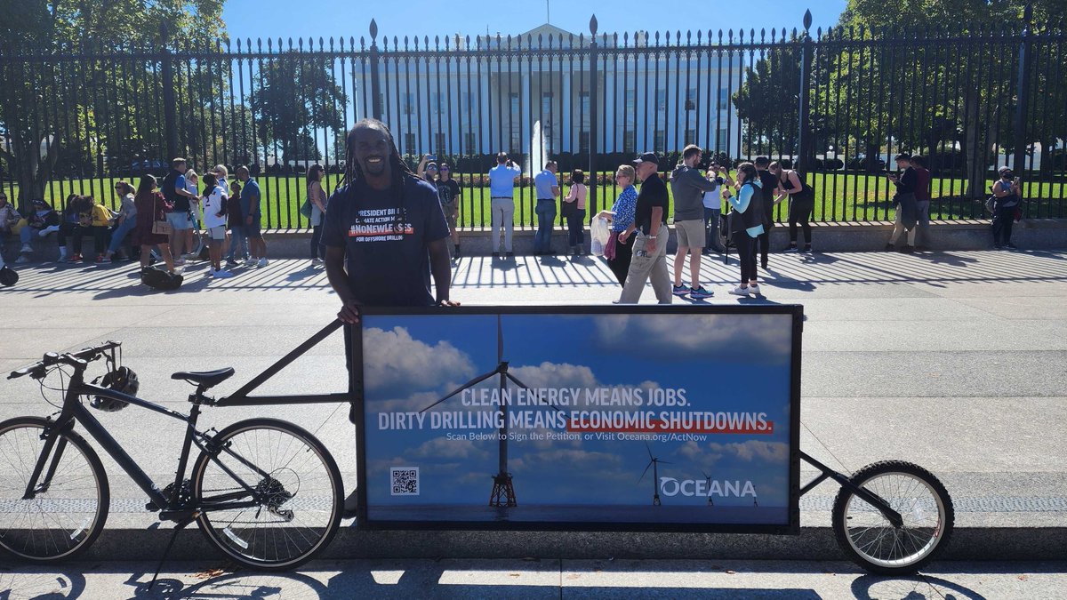oceana's tweet photo. OCEANA IN ACTION: @Oceana’s bike billboards are out &amp; about at the @WhiteHouse! We're calling on @POTUS, @BOEM, and @Interior to release a final five-year plan with #NoNewLeases, and we need your support. Submit a public comment now to #ProtectOurCoast: https://t.co/I9670zjZYc https://t.co/usnVJF733J
