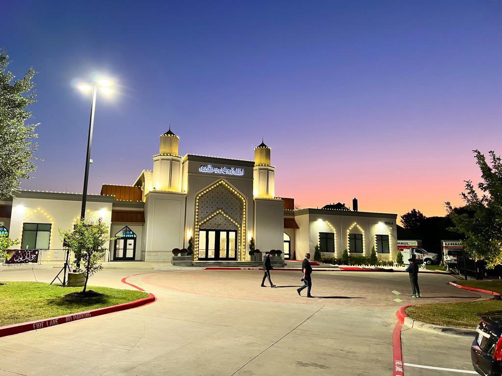 RashidShams4's tweet photo. #مسجد_بیت_الاکرام
#ڈیلس_ٹیکساس
#Baitu_Akram_Mosque
#Dallas_Texas
#Ahmadiyya_Muslim_Community - #الحمداللہ_ثم_الحمداللہ https://t.co/YM1P6GZzlq