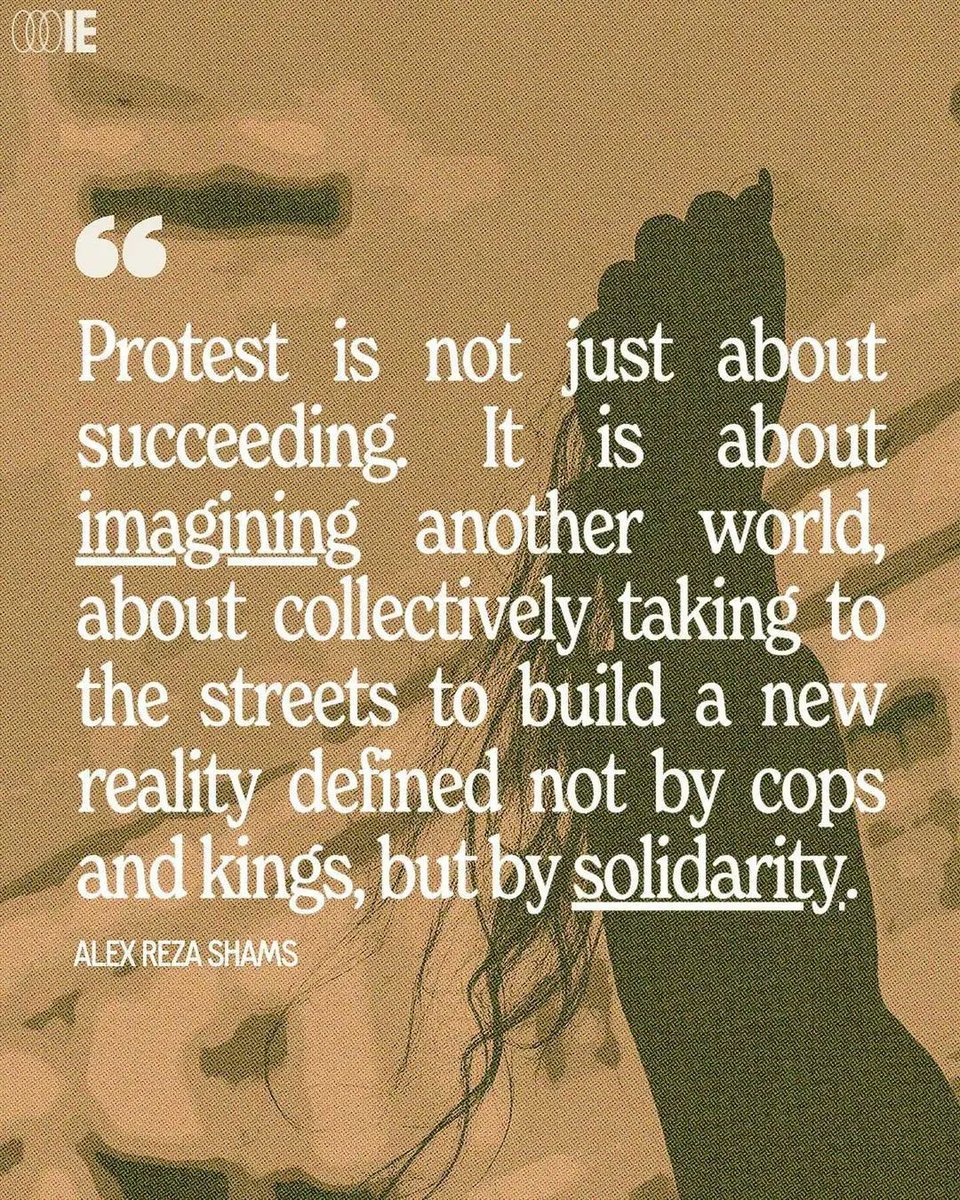 ilafflur's tweet photo. “As internet access continues to be disconnected and protestors face the Iranian government in the streets, please share the brave stories of the Iranian people."
🎨: @eileenjawn
✍🏽: @kiana.kaz
Photos by The New York Times

#freeiran #iranprotests #iranianwomen #mahsaamini https://t.co/NiFpt5n1kA