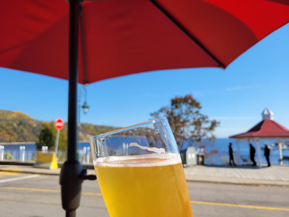PrincessPilsner's tweet photo. Great view at the @MicroTadoussac.
Their Ponton 5 pilsner is a sweet easy drinking beer but don't think you are getting a pilsner. #Sorry #NotPilsnerPrincessApproved https://t.co/c18xT5eRv3