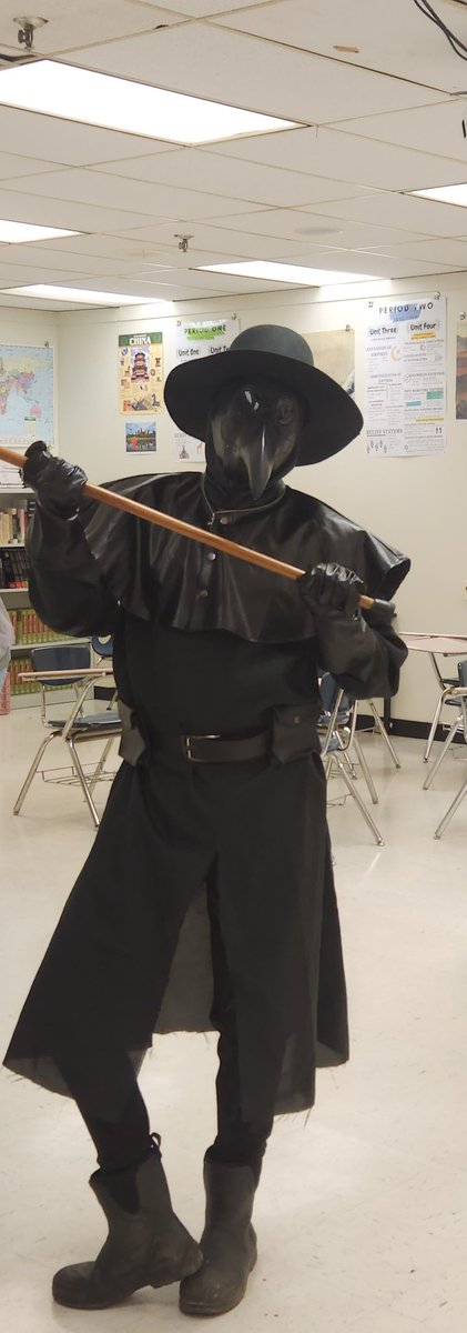 HistoryWithCarr's tweet photo. This #APEuropeanHistory student chose a different century for decade day today! @OldMillHSAACPS https://t.co/n1XPQHUWaM