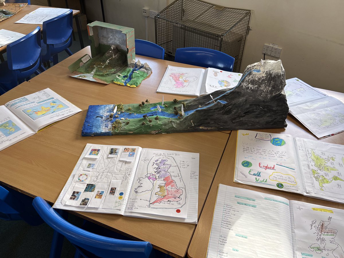 GryphonGeogHOD's tweet photo. #Geography dept pulled out the stops for #openevening22 @GryphonSchool. Racing #climatechange. Making #LIAIF pledges and sharing examples of outstanding practice from our students exercise books. https://t.co/vzNvSvociX