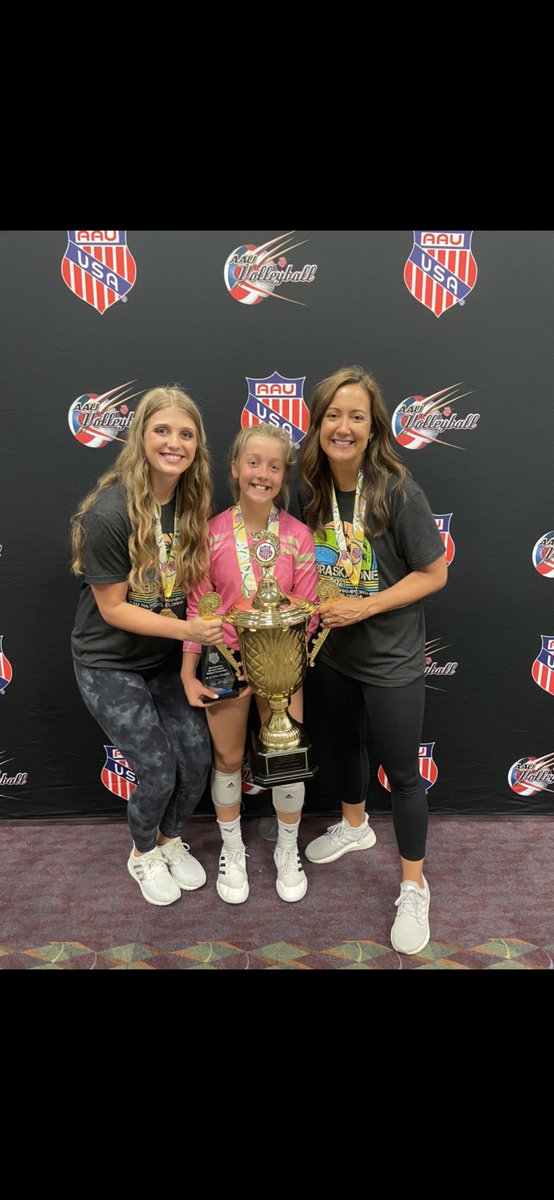 leimbach_stacy's tweet photo. Happy Coaches Day! Blessed with the Best! https://t.co/Tnf0MtveFH
