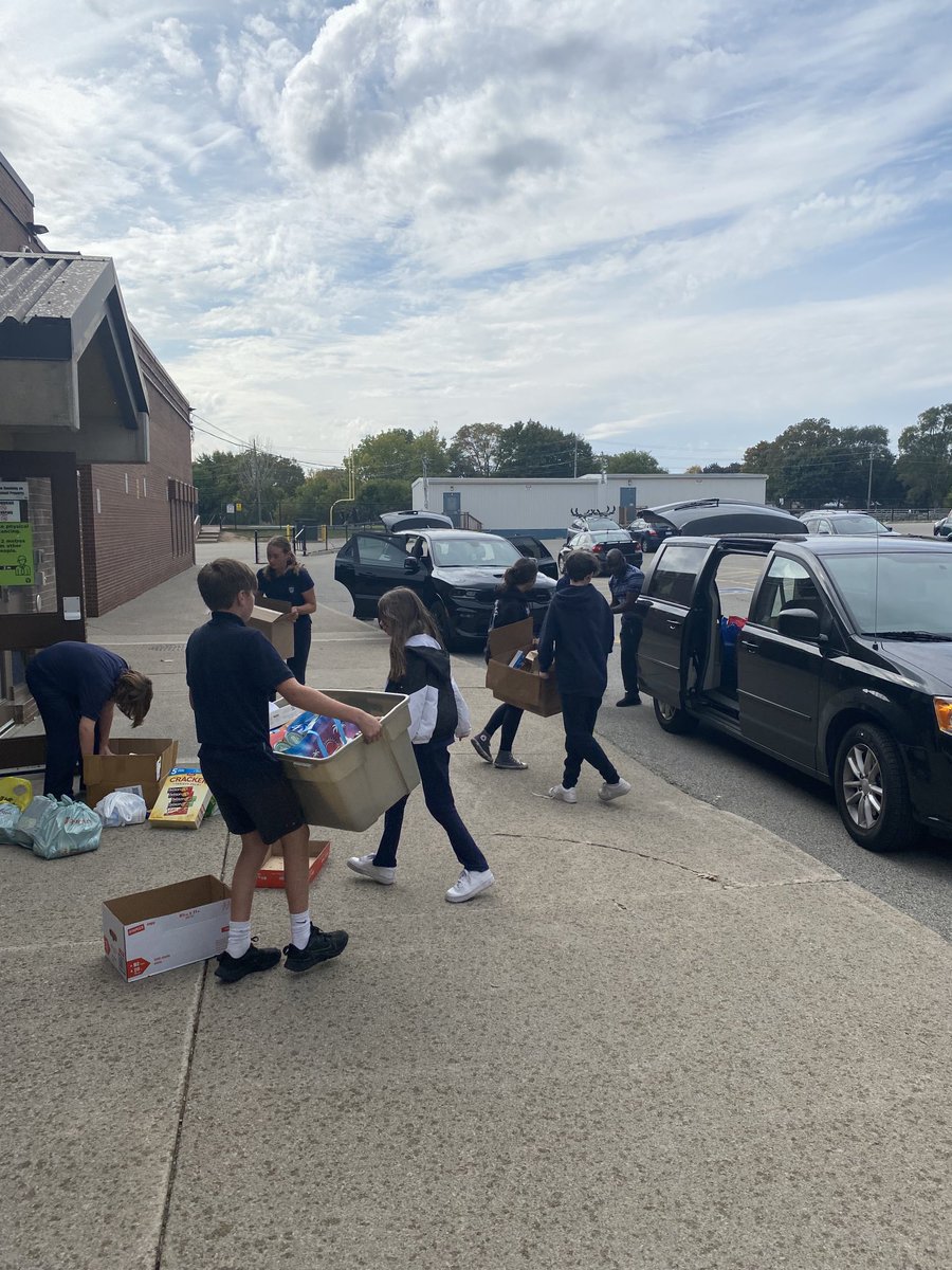 StPaul_CES's tweet photo. Wow! So proud of our St. Paul CES community for their continued support with our Thanksgiving Food Drive. Your help will go a long way to feed local families in our community. https://t.co/GByfZoXbEj