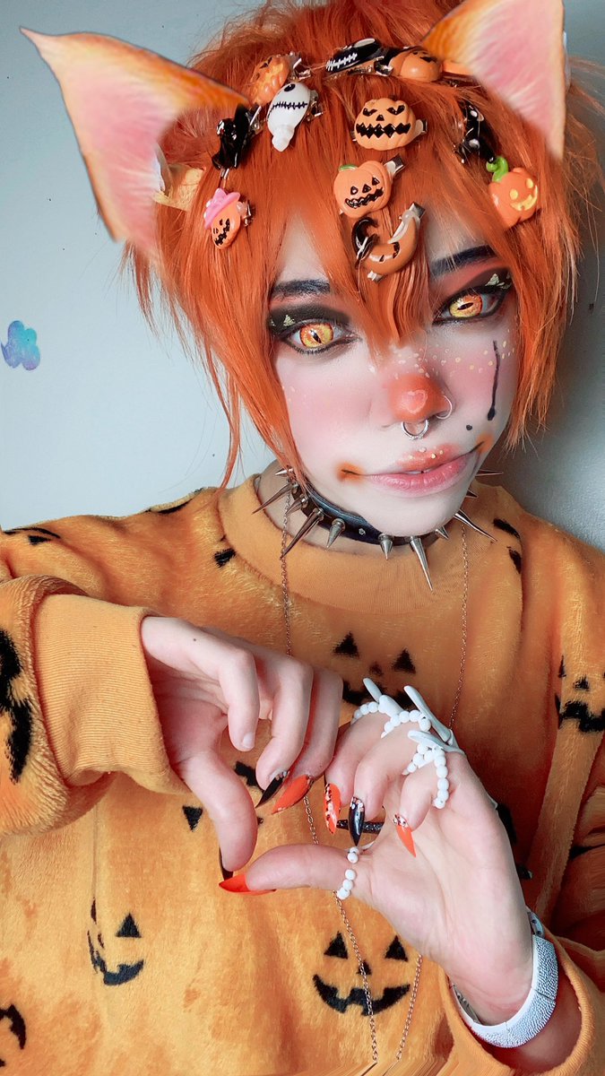DecklynnM00's tweet photo. Take my heart 🧡 pls #Artwork #anime #pastelgoth #goth #fox #halloween #pumpkin #pumpkinking #pumpkinprince #animeboy #aestheric #clips #kawaii #decorakei #decocharms #gothic #lulueyecontacts #makeup #boysinmakeup #enby #emo #emoboy #fox #Moo #decklynnmoo https://t.co/dr2WNfVDiX