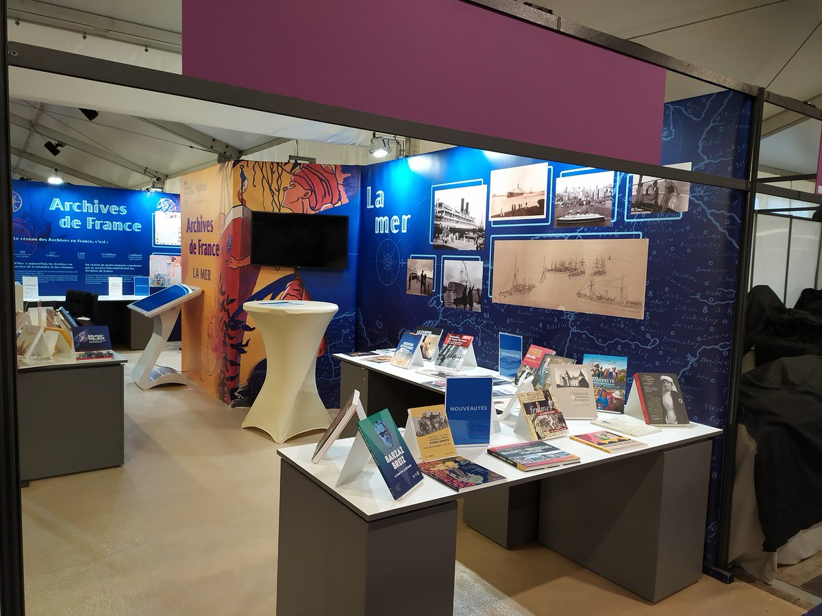 Nous sommes prêts ! Venez découvrir à partir de demain sur le stand (n°210) des Archives de France aux <a href="/rdvhistoire/">Rendez-vous-histoire</a> de #Blois les publications des services d'#archives, les métiers, les actualités, des conseils...#RVH2022
bit.ly/3Cd6ipl