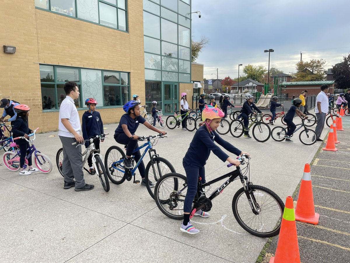 StarWarsCop's tweet photo. We made 40+ kids more confident #cyclists. We made 13 students stronger #leaders. We strengthened bonds in @TPS12Div and created a better community. Thx to our amazing hosts in Our Lady of Victory. Thx sponsors who helped to make this happen @COPSandKIDSca @CAASCO. #bikerodeo https://t.co/UsjZmjqIep