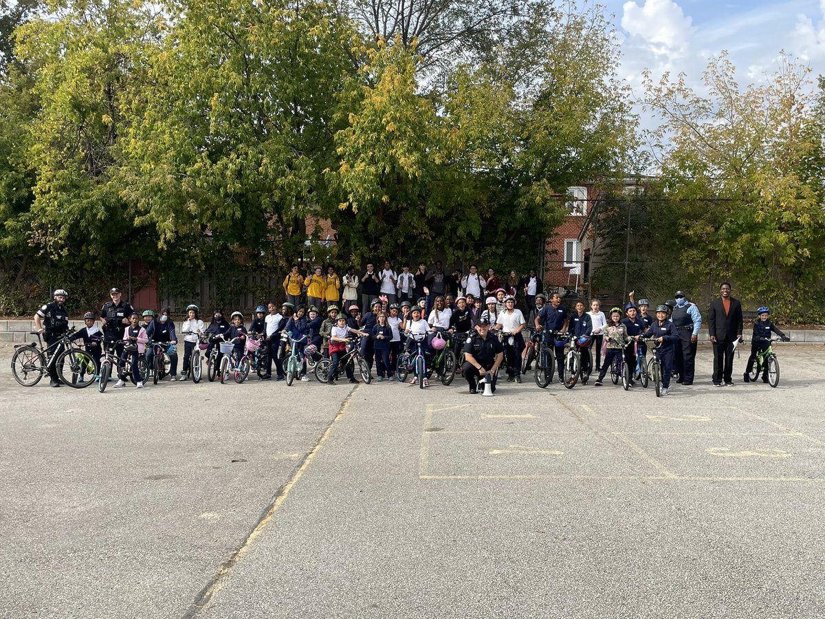 StarWarsCop's tweet photo. We made 40+ kids more confident #cyclists. We made 13 students stronger #leaders. We strengthened bonds in @TPS12Div and created a better community. Thx to our amazing hosts in Our Lady of Victory. Thx sponsors who helped to make this happen @COPSandKIDSca @CAASCO. #bikerodeo https://t.co/UsjZmjqIep