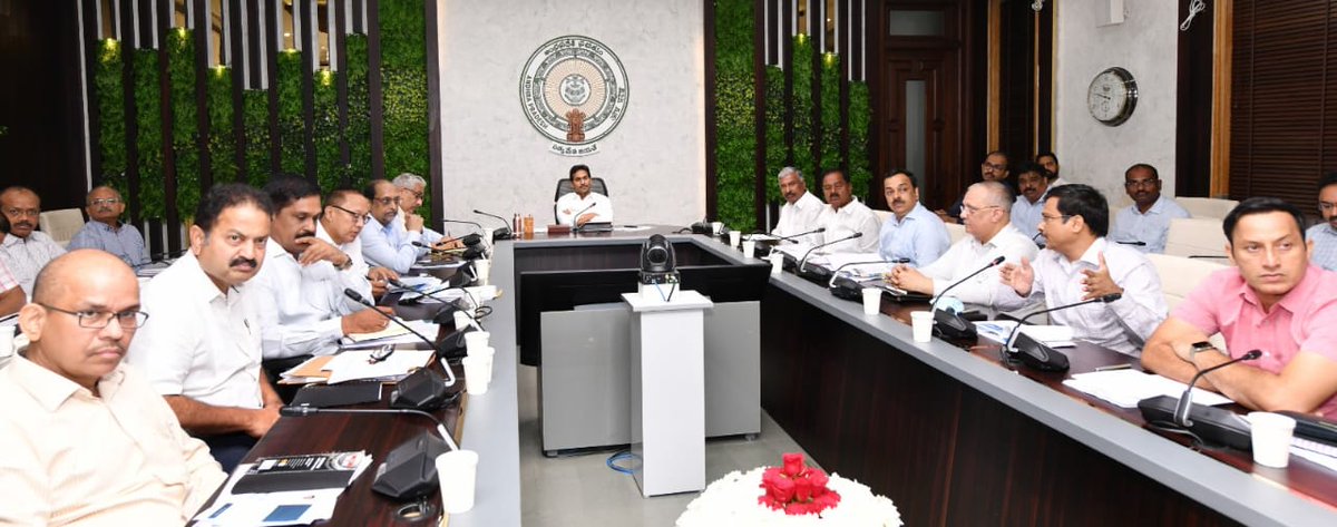 rajat_ias's tweet photo. A review meeting was held on State Revenue with revenue generating departments by Hon'ble CM Sir today...!!!
#DynamicCMOfAP
@gkd600 @AndhraPradeshCM
#RajatBhargavaIAS https://t.co/AGmEKbhrly