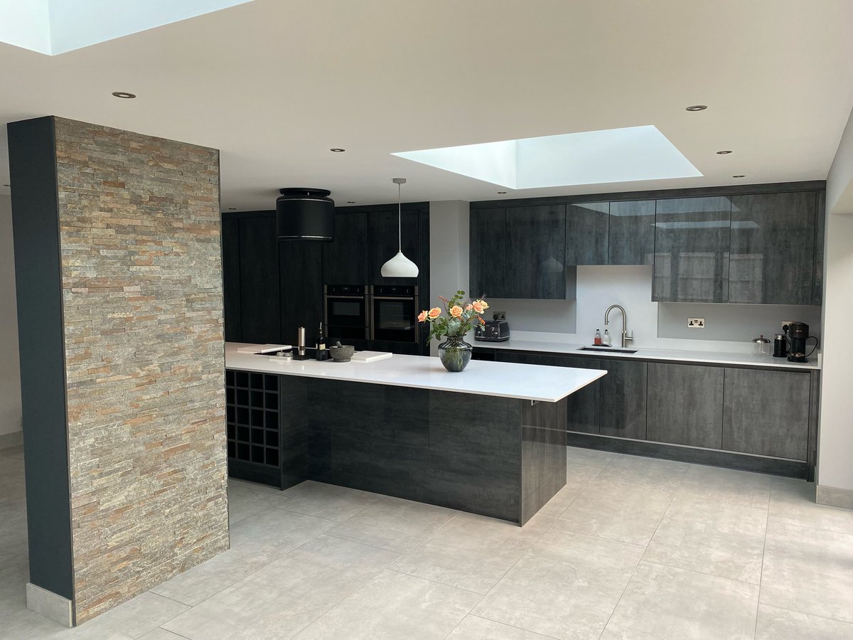Evansonsbuild14's tweet photo. New extension and fitted kitchen. https://t.co/Cf6cSsvBw7