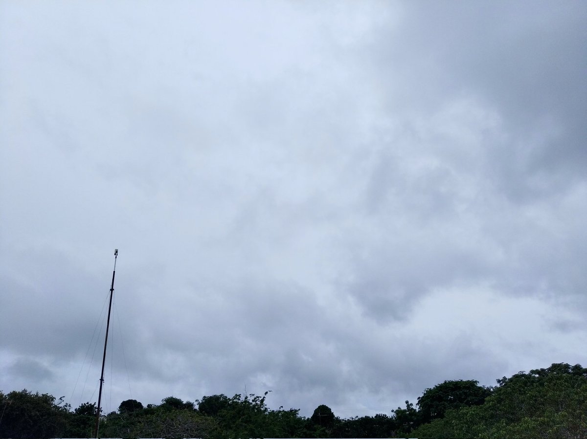 CumanaJavier's tweet photo. Mi enlace de conexión a internet! Y esperando más lluvias! Nanostation Loco Ubiquiti 2.4 Ghz #ubnt #Lluvias https://t.co/3lccVwgRqk