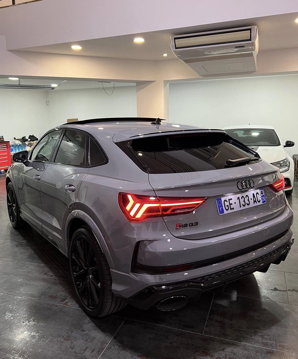 FastCarsWorld's tweet photo. Audi RSQ3 🍑 https://t.co/5G7EENN7u4