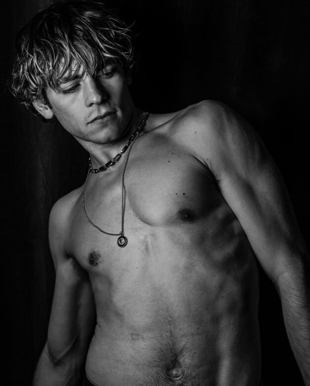 OMG.BLOG on Twitter: "OMG, Ross Lynch strikes a brooding, shirtless