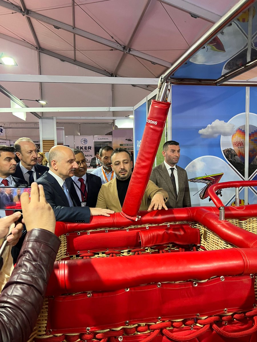 Pasha Balloons olarak Havacılık ve uzay teknolojileri sektörüne büyük katkı sağlayan <a href="/IstanbulAirShow/">Istanbul Airshow</a> dayız. Sayın Bakanımızın <a href="/akaraismailoglu/">Adil Karaismailoğlu</a> standımızı ziyaret edip Yön.Kur. Başkanımız sayın <a href="/mhalisaydogan/">Mehmet Halis AYDOGAN</a> dan Yerli üretimiz hakkında bilgiler edindi.
#istikbalgöklerdedir