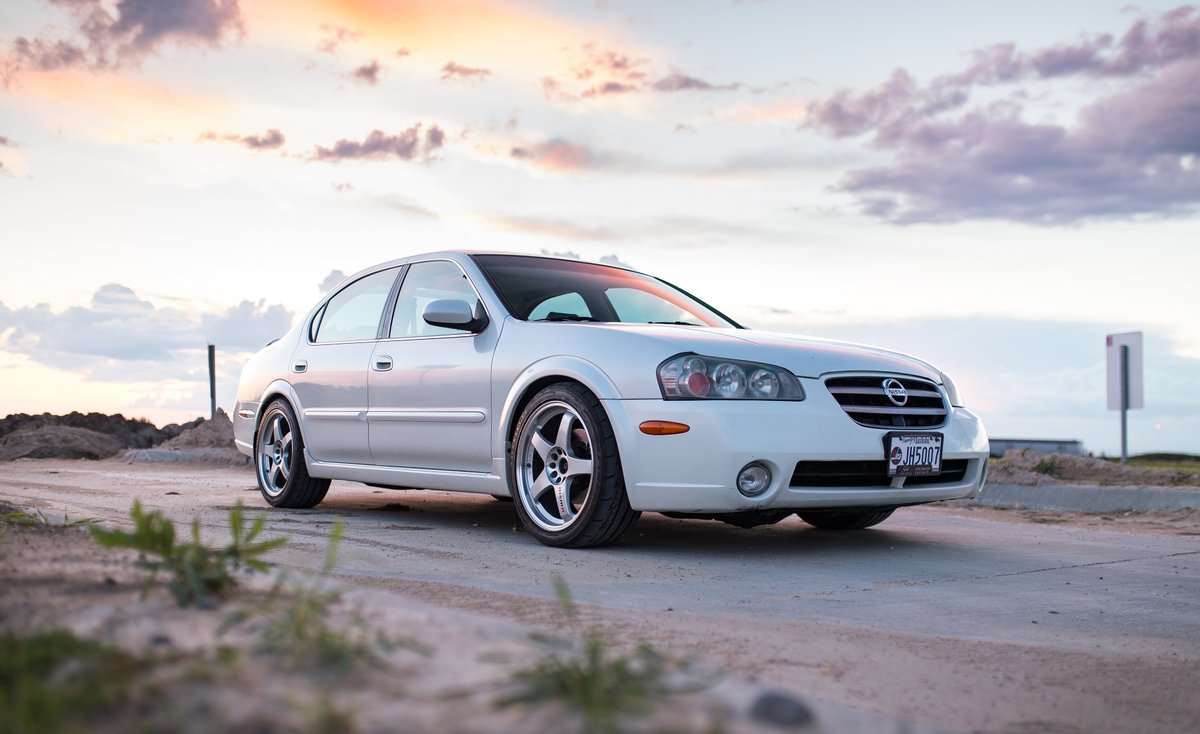 NissanQuebec's tweet photo. Ce jeudi : un voyage dans le temps avec une Maxima de 20 ans! #JeudisRétro #FansDeNissan 📸 : patrickparong. https://t.co/rsz6gVIj1s