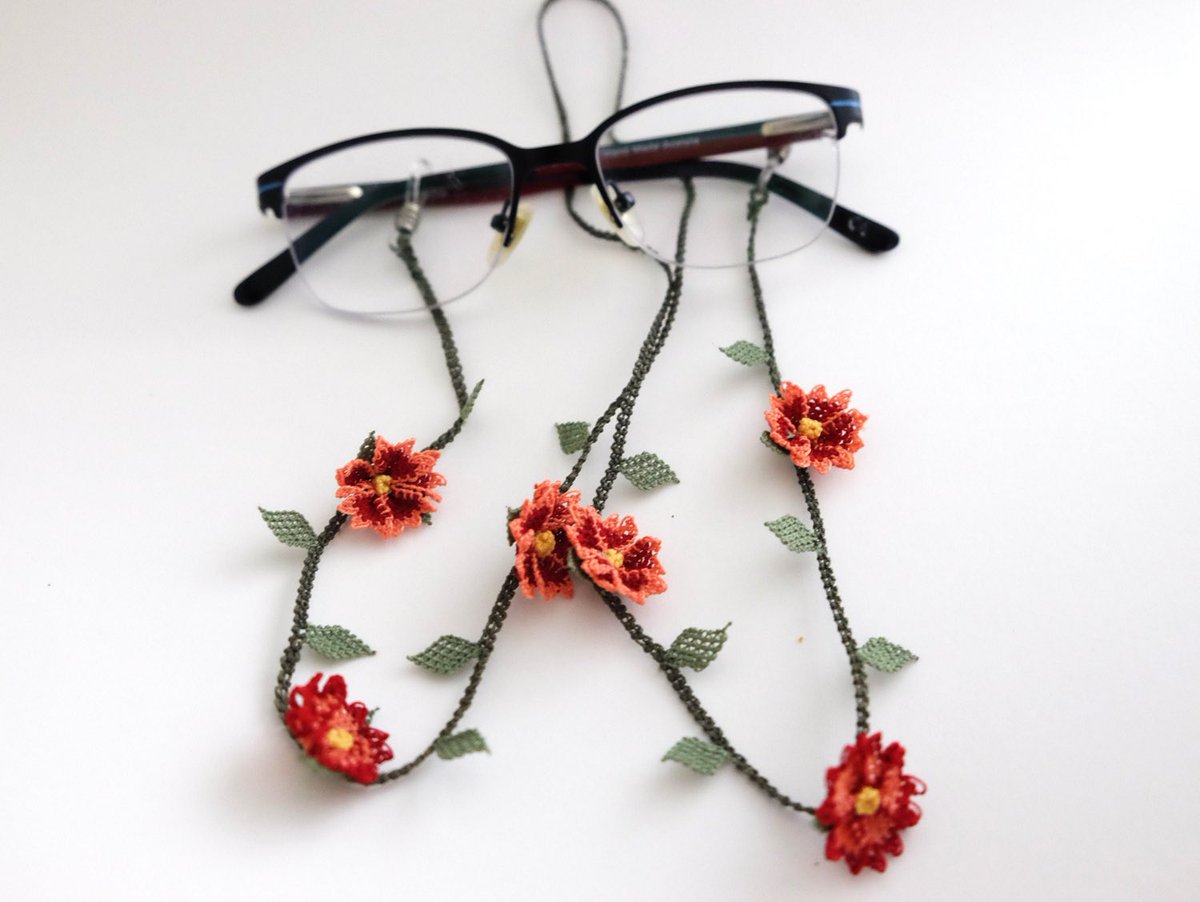ftmztrk12's tweet photo. #etsy mağazama eklenen son ürünü paylaşmaktan heyecan duyuyorum: İğne Oyası Çiçek Gözlük Askısı, Gözlük askısı, Gözlük takıları, İğne oyaları, El işi #green #orange #necklace #glassesstem #glasseshanger #noelgift # iğne bağı askısı #örgü #gözlük https://t.co/PdIsyHt2E7 https://t.co/DEuD9VbIgv