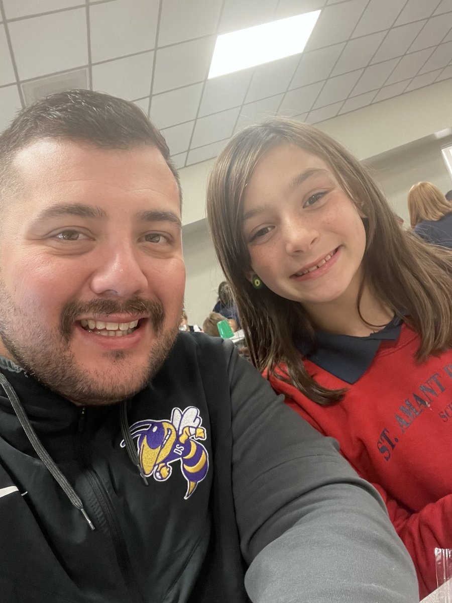 CoachJoe_Ryan's tweet photo. Got to surprise the oldest with a lunch date at her school.
#AnaBeast https://t.co/XVyGlm1XPQ