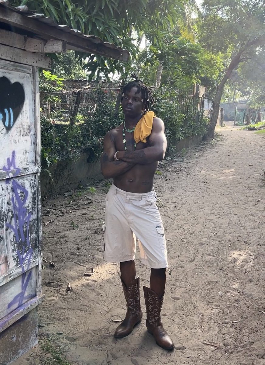 heisrema's tweet photo. Me listening to gist. https://t.co/4DQe7YcWp7