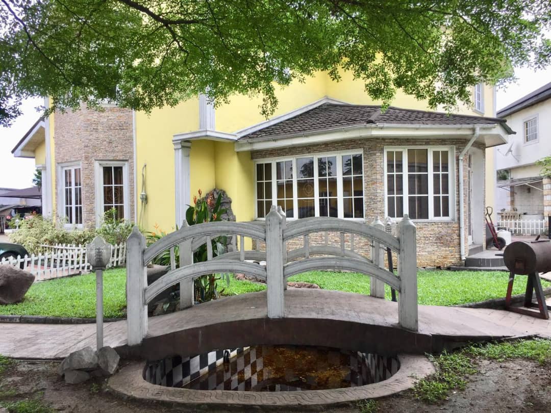 FynHomes's tweet photo. OUTRIGHT SALE IN PORT HARCOURT

A 6 Bedroom  Duplex all ensuite 
 BQ ,security house, relaxation lgarden
 Specious car park
 property is sited on 3 plots of land  with maximum security
 Location - off Peter Odilli Rd  with C of O 
Price 150m
call - +2348961317573
#MadeByGoogle https://t.co/Kkhr6UUQBY