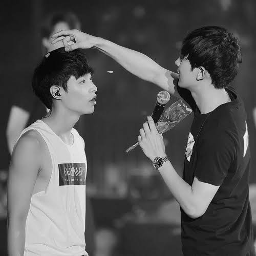 i_biteksoothigh's tweet photo. #Chanlay : give us that self composed album juseyo :') ..... Or the showtime ost pt2😭 https://t.co/30ksGFQZ5p