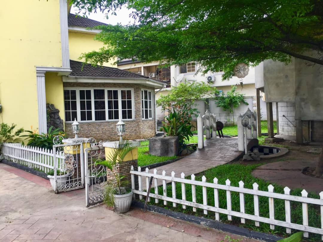 FynHomes's tweet photo. OUTRIGHT SALE IN PORT HARCOURT

A 6 Bedroom  Duplex all ensuite 
 BQ ,security house, relaxation lgarden
 Specious car park
 property is sited on 3 plots of land  with maximum security
 Location - off Peter Odilli Rd  with C of O 
Price 150m
call - +2348961317573
#MadeByGoogle https://t.co/Kkhr6UUQBY