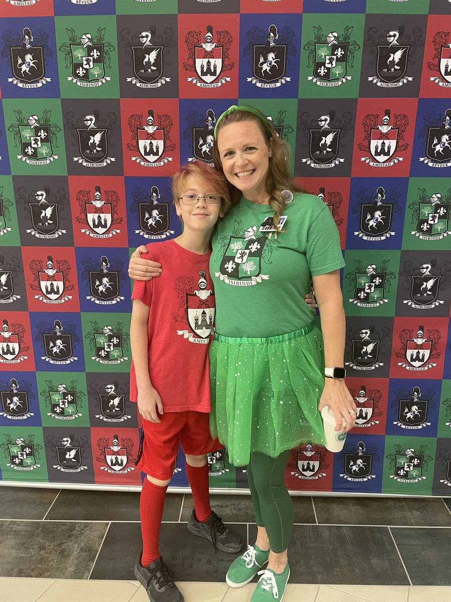 MrsBarbHinton's tweet photo. Best day ever at Clark! House sorting day!! Go, ISIBINDI!💚 #clarkconnects https://t.co/3gu2H6C2OV