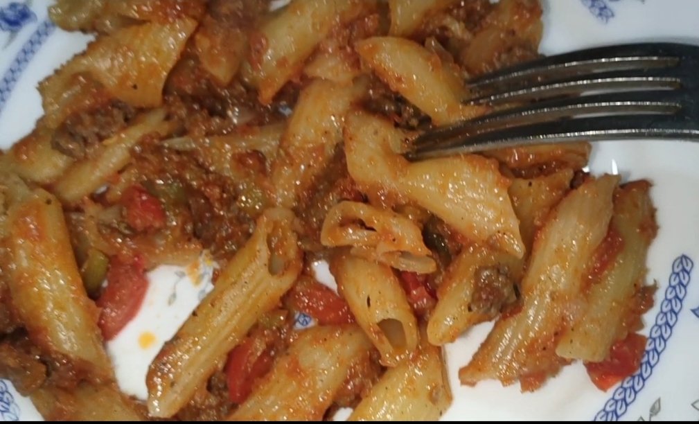 wasafatwakalat's tweet photo. #اول_مرة_اطبخ 
المكرونه باللحمه وجمالها🍝😋 https://t.co/qyElf03K04