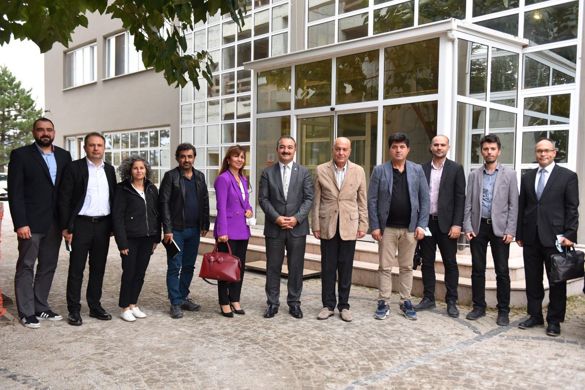 Bugün, Alapala Makina Yönetim Kurulu Başkanı İsmail Alapala ile bir araya geldik. Gündemimizde ihtisaslaşma alanımız “Makine ve İmalat Teknolojileri” kapsamındaki projelerimiz, TTO faaliyetlerimiz ve üniversite-sanayi işbirliğiyle ortak hayata geçirebileceğimiz çalışmalar vardı.