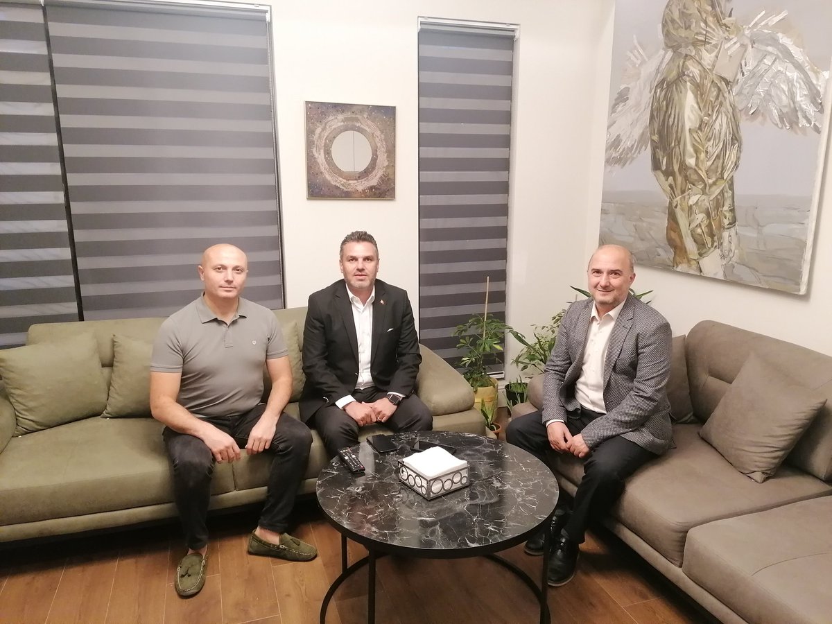Gokhan_Yuksel37's tweet photo. Alternatif Sağlık Hizmetleri alanında
Kayropraktik, Manuel terapi ve Graston Terapi hizmeti sunan  Doğan Kabadayı'yı Taksimdeki yeni ofisinde ziyaret ettik. Hayırlı uğurlu olsun. https://t.co/AwN8RroVqE