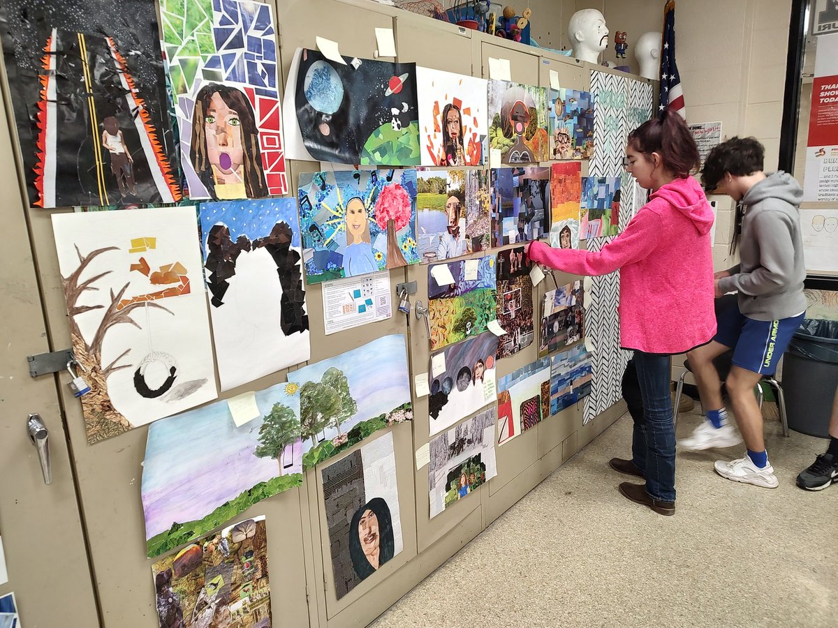 RingArtatBHS's tweet photo. 2D Design students participated in a collaborative class-wide critique, viewing each other's artwork and providing feedback. @bentoncardinals #makeadifferenceSJSD #learninginaction https://t.co/4mDnx3Mj3I