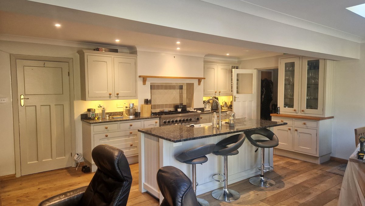 Prestigestag's tweet photo. Kitchen Finished. 

Cabinets had the same treatment as always, finished in scuff x mixed to purbeck stone. 

Ceiling done in AR2 

Walls were finished in Optiva 5 mixed to Ammonite. https://t.co/lxsAxekuYE