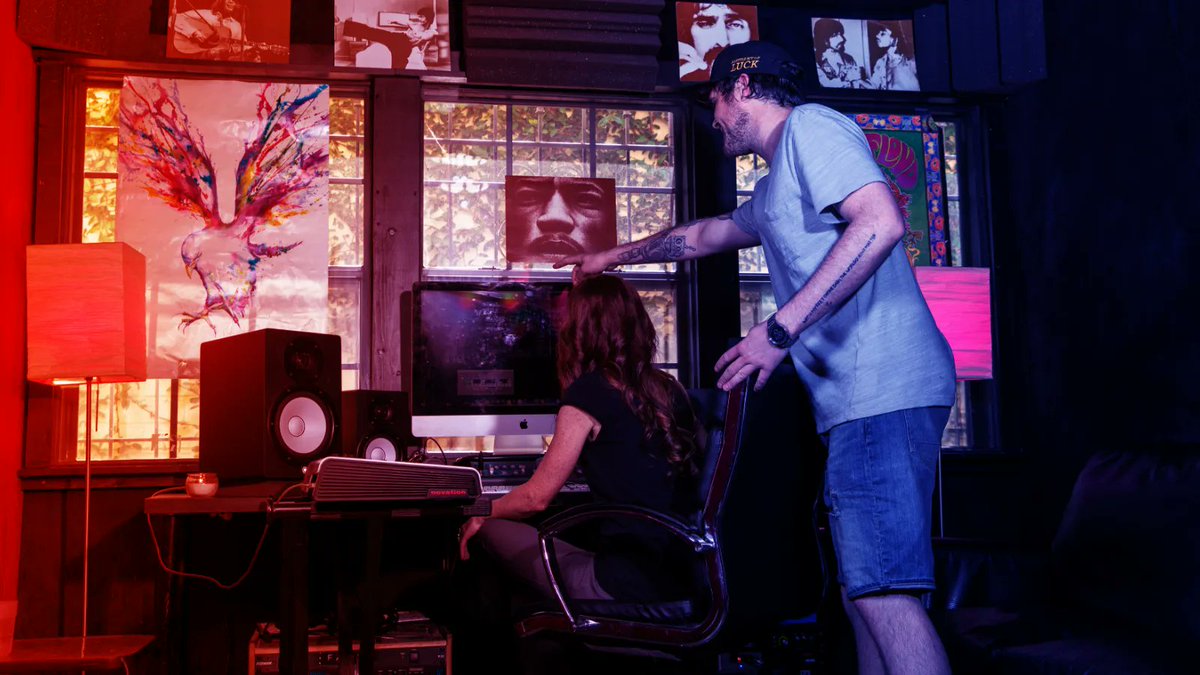 RRFConnection's tweet image. Become a pro creator in weeks, getting expert knowledge and building connection with award-winning engineers and producers. At the end of the program, you'll have a fully created track. Get started: buff.ly/3L3tIjQ 

#AmplifyYourLife #audioengineer #CreatorPro