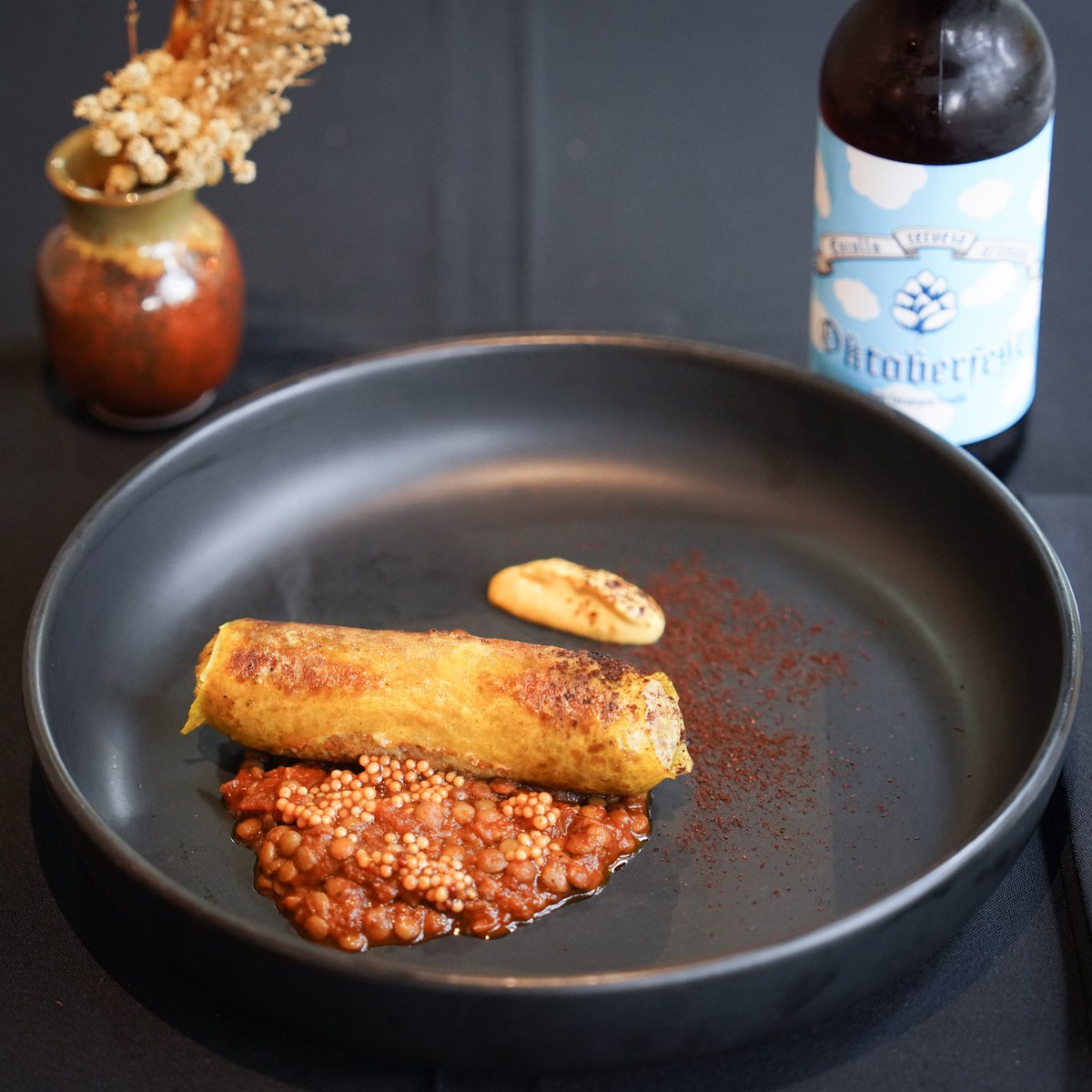 Con motivo del Oktoberfest tenemos dos grandes colaboraciones gastronómicas. Ambas inspiradas en la idea de hacer cocina migrate "de aquí y de allá", con ingredientes e ideas que han ido del norte de África a las frías tierras alemanas vía imperios, migraciones contemporáneas.