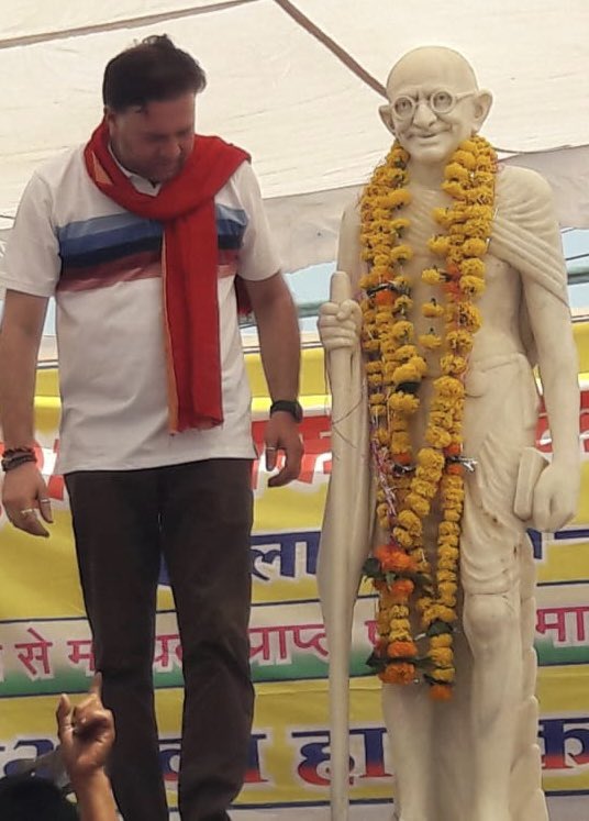 BisenVishal's tweet photo. जिन्हें ऐसा लगाता है की मैं अकेला हूँ,
उन्हें बता दूँ, इन सबके आदर्श मेरे साथ हैं।
विशाल बिसेन- प्रदेश अध्यक्ष,वैनगंगा मज़दूर यूनियन। https://t.co/G46KhnHuU9