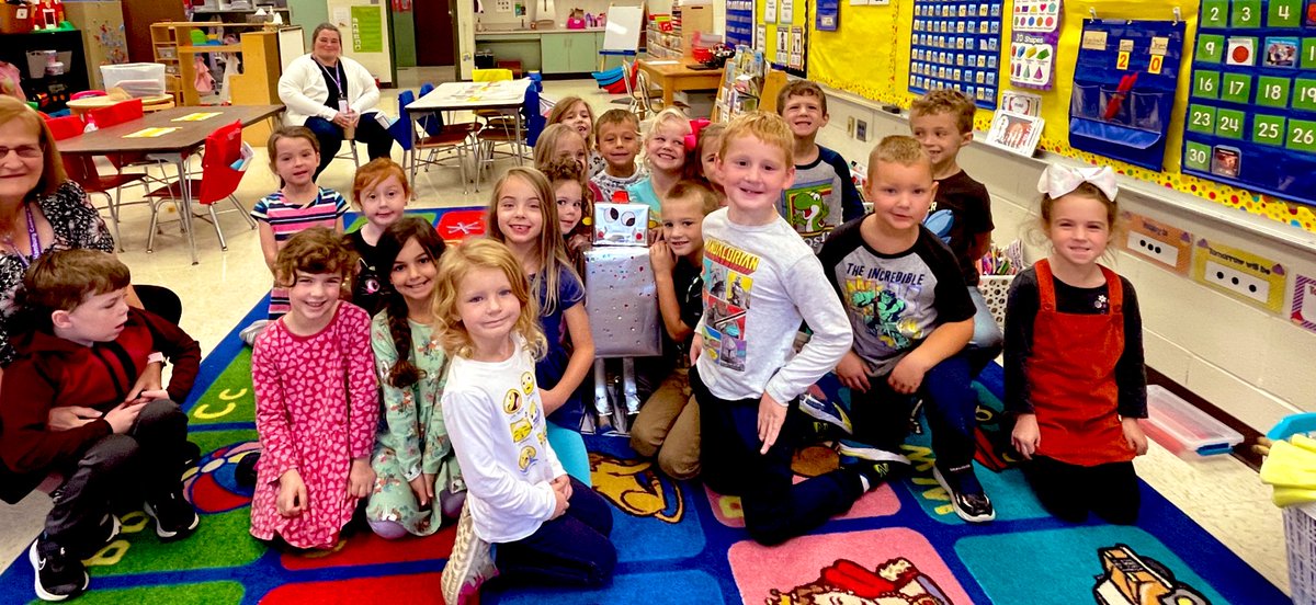 MrsW111's tweet image. Our robot friend met a new class of kindergarten coders today! They used directional coding to write a code for him to navigate through his path.  #codingkinders #hcsdlearns #hcsdcodes