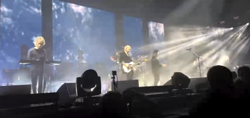 TheCureForever_'s tweet photo. PERRY BAMONTE BACK ON STAGE WITH THE CURE! SPREAD THE WORD! PLEASE RETWEET! OMG! THANK YOU @birdmadgirlxo https://t.co/ixQICSBTCc