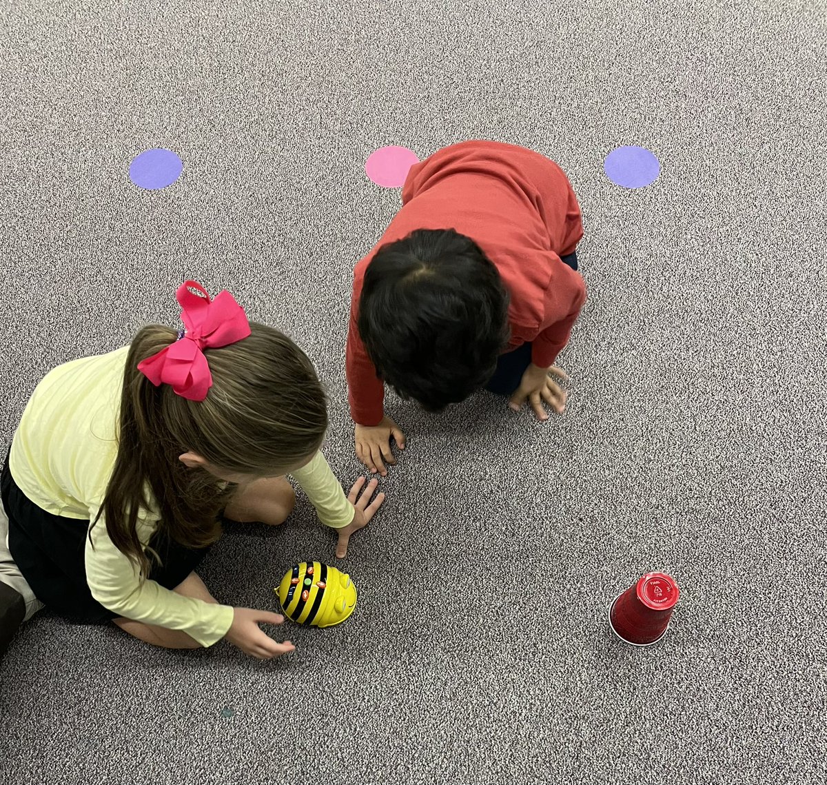 LizMHappy's tweet photo. Makerspace is OPEN! 🎉 @MWwolverines thanks for some inspiration @MichelleShiles ❤️ https://t.co/B7o1Cty1Tr