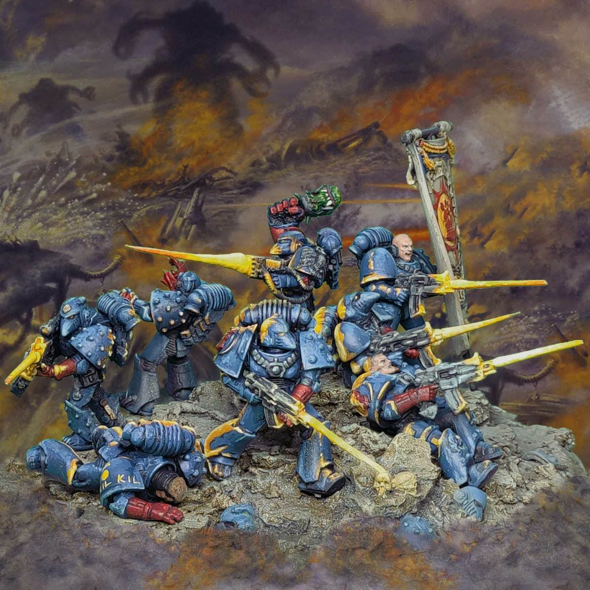 _Monkey_Hammer_'s tweet photo. Last Stand of the Crimson Fists, a diorama to celebrate #35YearsOf40k. Using models from the Rogue Trader era to the present day to recreate the cover art from Rogue Trader. 

#warhammercommunity #paintcultist  #warmongers #paintingwarhammer @WarComTeam https://t.co/7m5hDKbQX5
