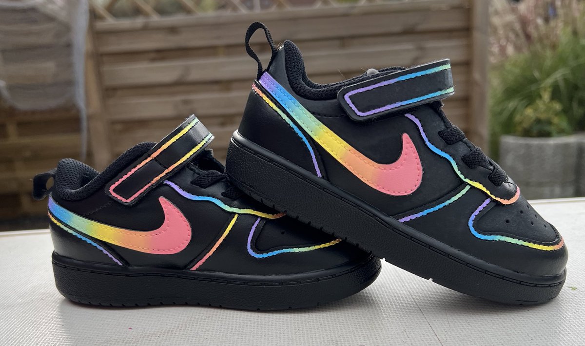 behighoncatnip's tweet photo. Made custom shoes again :) #customizednikes #nikes #custommade #customnike https://t.co/j4hHa7oMo3