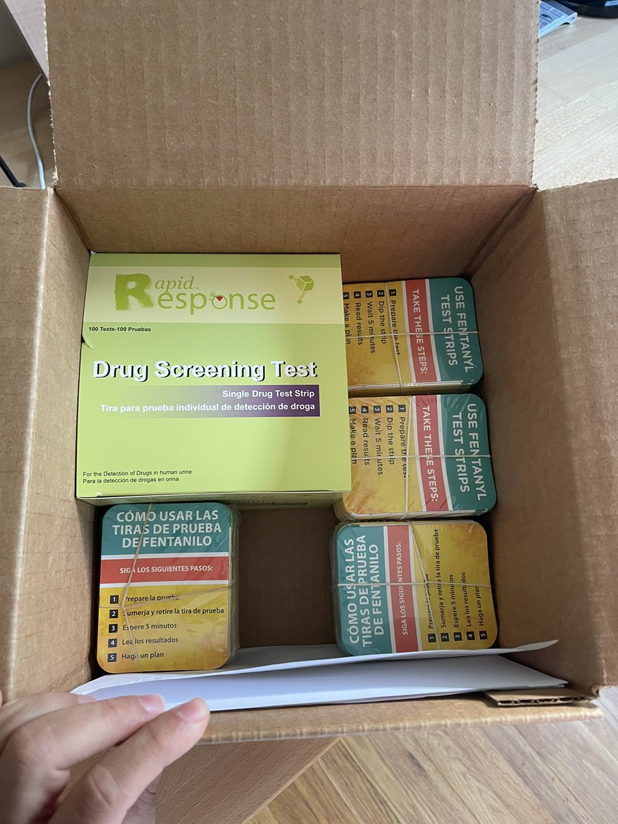 Thank you MA Health Promotion Clearinghouse for the FREE 100 fentanyl test strips and English/Spanish pocket cards! A great resource for our patients, particularly those who primarily use stimulants or benzos. @BMCAddictionMed @GraykenBMC @JessicaTaylorMD @DrAndieSilva