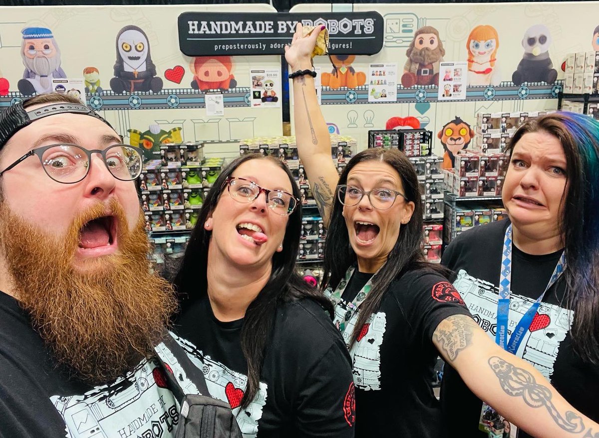 hmadebrobots's tweet photo. See you guys soon! 15 minutes until doors open!! We're at Booth #1029! π½
.
.
#HandmadebyRobots #HMBR #KnitSeries #Vinyl #Figures #Collectible #Collectiblesghoul #BDA #BDACollectibles #NewYorkComicCon #NYCC #NewYork #Convention #Exclusive #Exclusives #NYC #NYCC2022 #ComicCon https://t.co/PPgGommU9k