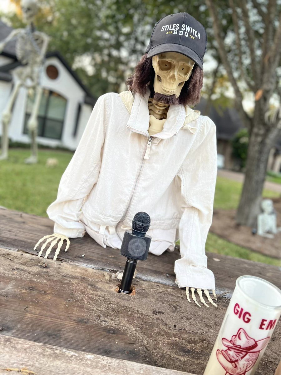 DavidNuno's tweet photo. One of our viewers does a daily Skelton set up in their yard.  Check out the Batman shirt, @billyliucci and @olinbuchanan 
@TexAgs https://t.co/QtoL96CWb8