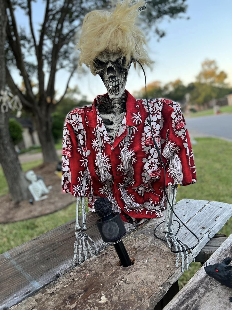 DavidNuno's tweet photo. One of our viewers does a daily Skelton set up in their yard.  Check out the Batman shirt, @billyliucci and @olinbuchanan 
@TexAgs https://t.co/QtoL96CWb8