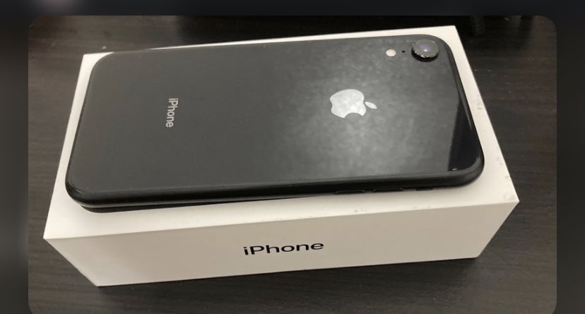 Iphone xr black
128gb
Battery health 87%
Face id is working 
التلفون في حالة كويسة شديد 

البيع لاعلى سعررر للضروورة !!! 

Rtweet