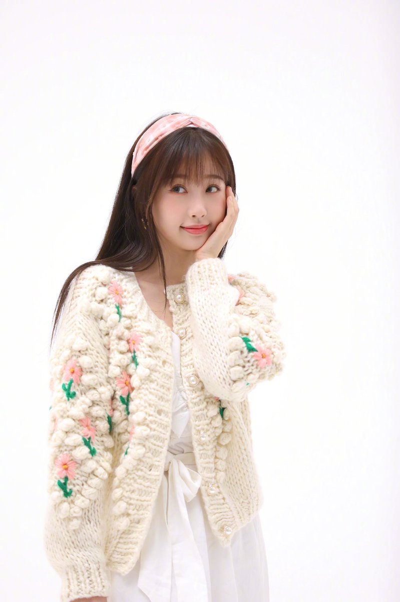 xiiangyuns's tweet photo. Thread of all meibao clothing that esther has posted on weibo! ⬇️

 #虞书欣 #EstherYu #YuShuxin #两个人的小森林 #ARomanceoftheLittleForest https://t.co/uNm3nJw9SB