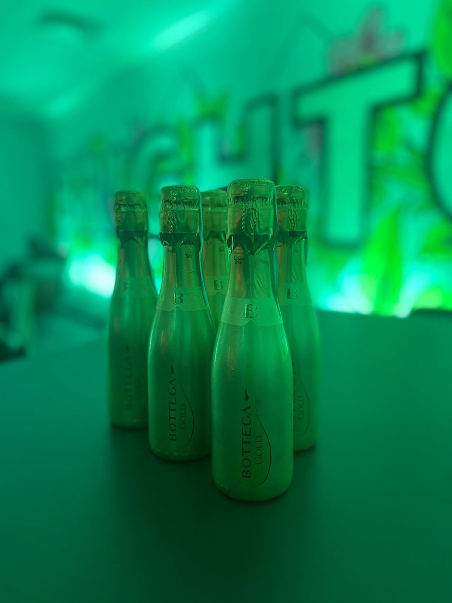 Fancy some prosecco? 🍾

Come to the #iXBeachHangout at 3pm for a complementary chilled bottle!

#Prosecco #BrightonSEO #Refocus #BrightonSEO2022 #Refresh