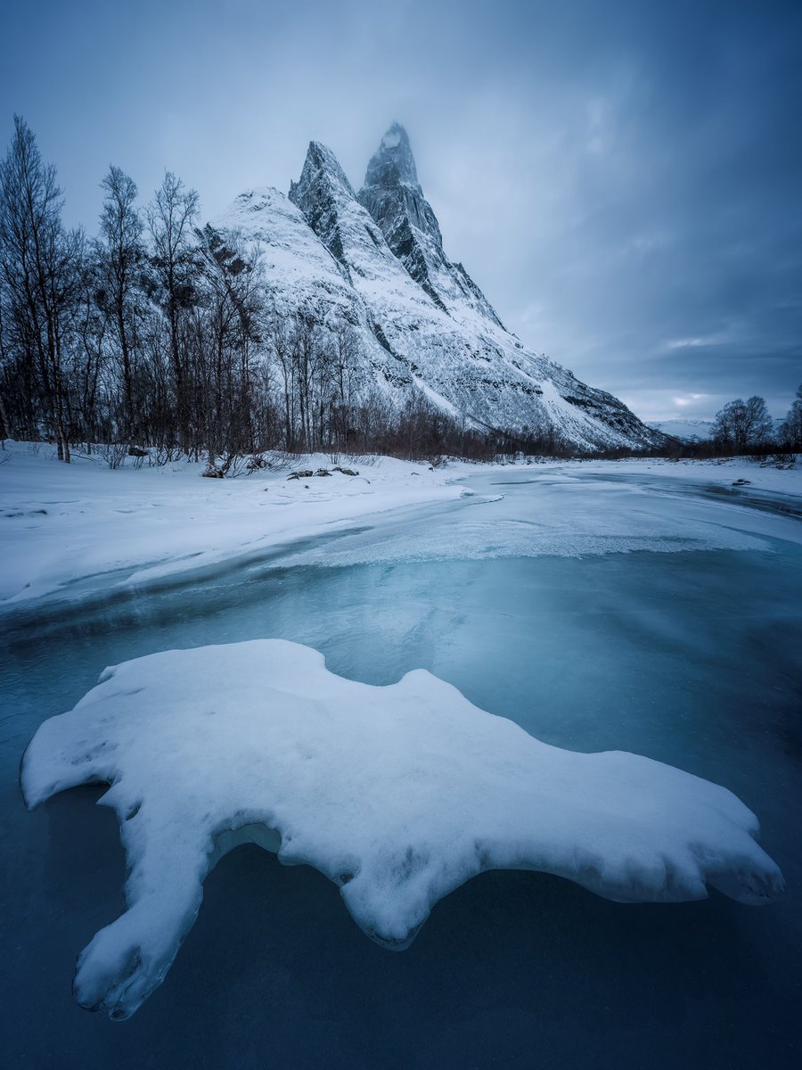 Mountain landscape in Norway. Do you know that Norway introduced salmon sushi to Japan? Sushi is a Japanese cuisine, they did not use salmon until it was suggested by a Norwegian delegation in 1980's. It took 15 years for Japanese to accept raw consumption of salmon.

#norway