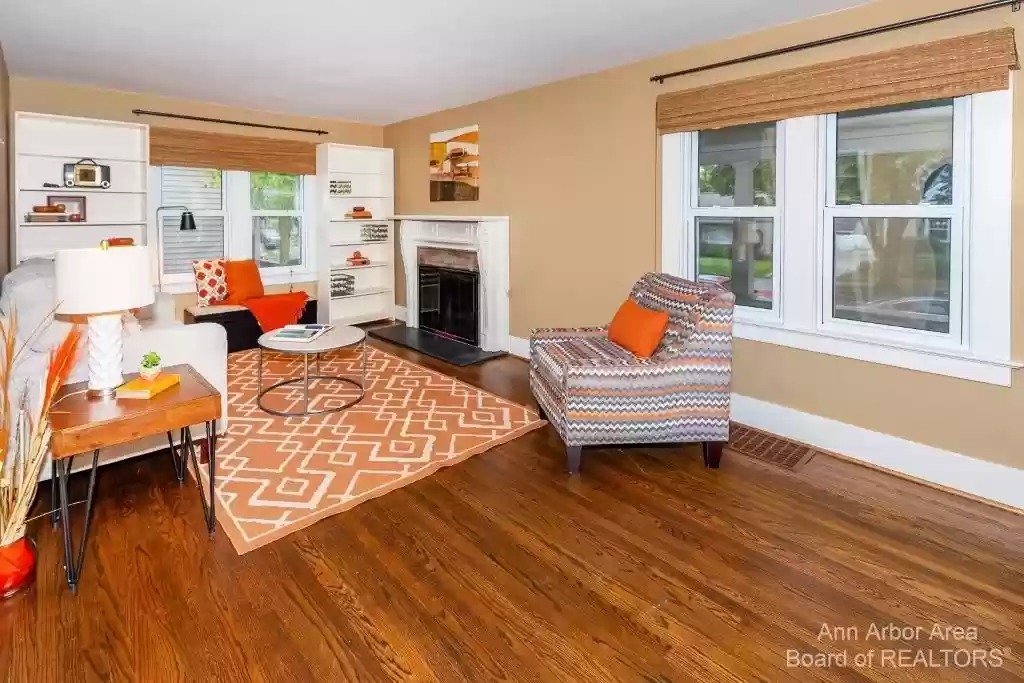 STRHuntr's tweet photo. Today we are looking at 1304 Hutchins Ave, Ann Arbor, MI. This is a 2 bedroom, 2 bathroom, 900 sqft home. 

Lets dive in! https://t.co/epeFrmnjou